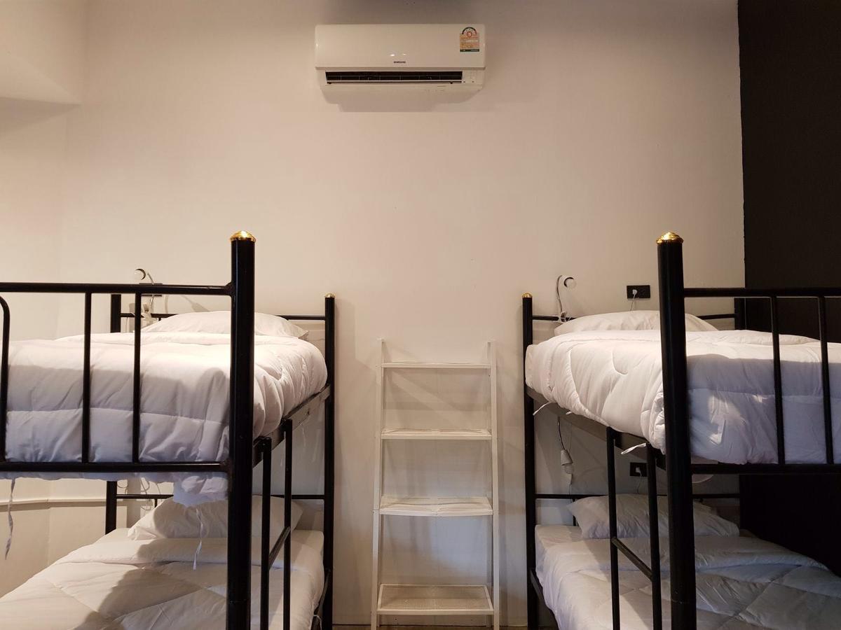 Paradise Beach Backpackers Hostel Patong Exterior photo