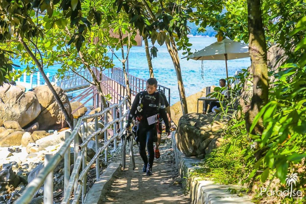 Paradise Beach Backpackers Hostel Patong Exterior photo
